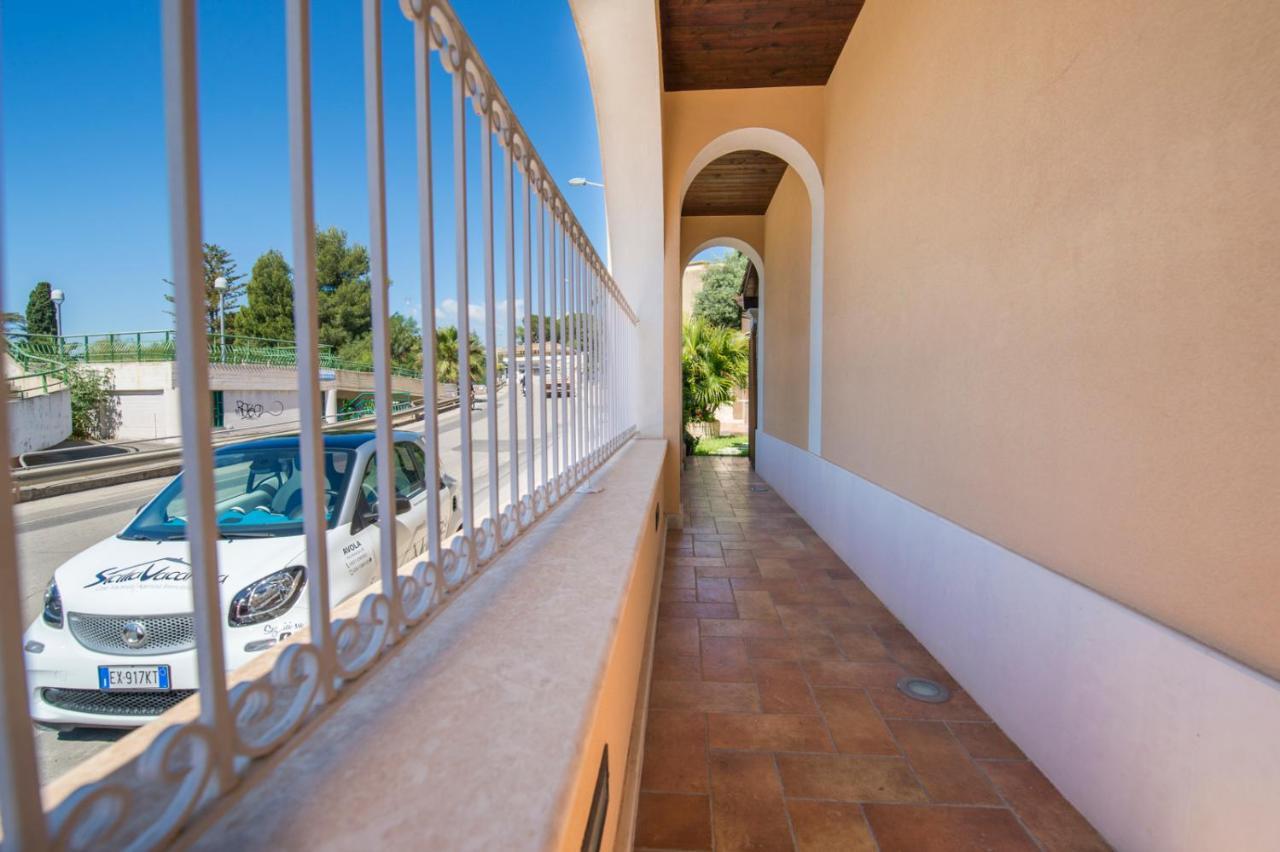 Villa Sajonara Elvira Фонтане Бианче Екстериор снимка